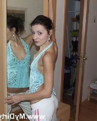 Лиза готова раздеться и отсосать член 2 фото