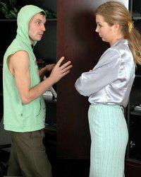 Мастер по ремонту полов удовлетворил развратную заказчицу 2 фото