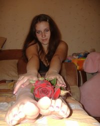 Соня разделась за цветок 3 фото